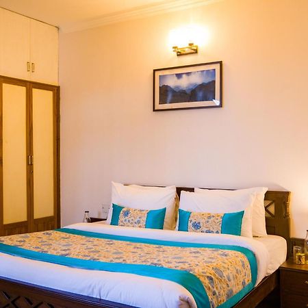 Alaya Stays Mehar Villa - 3 Bhk With Garden & Scenic Views Kasauli Esterno foto
