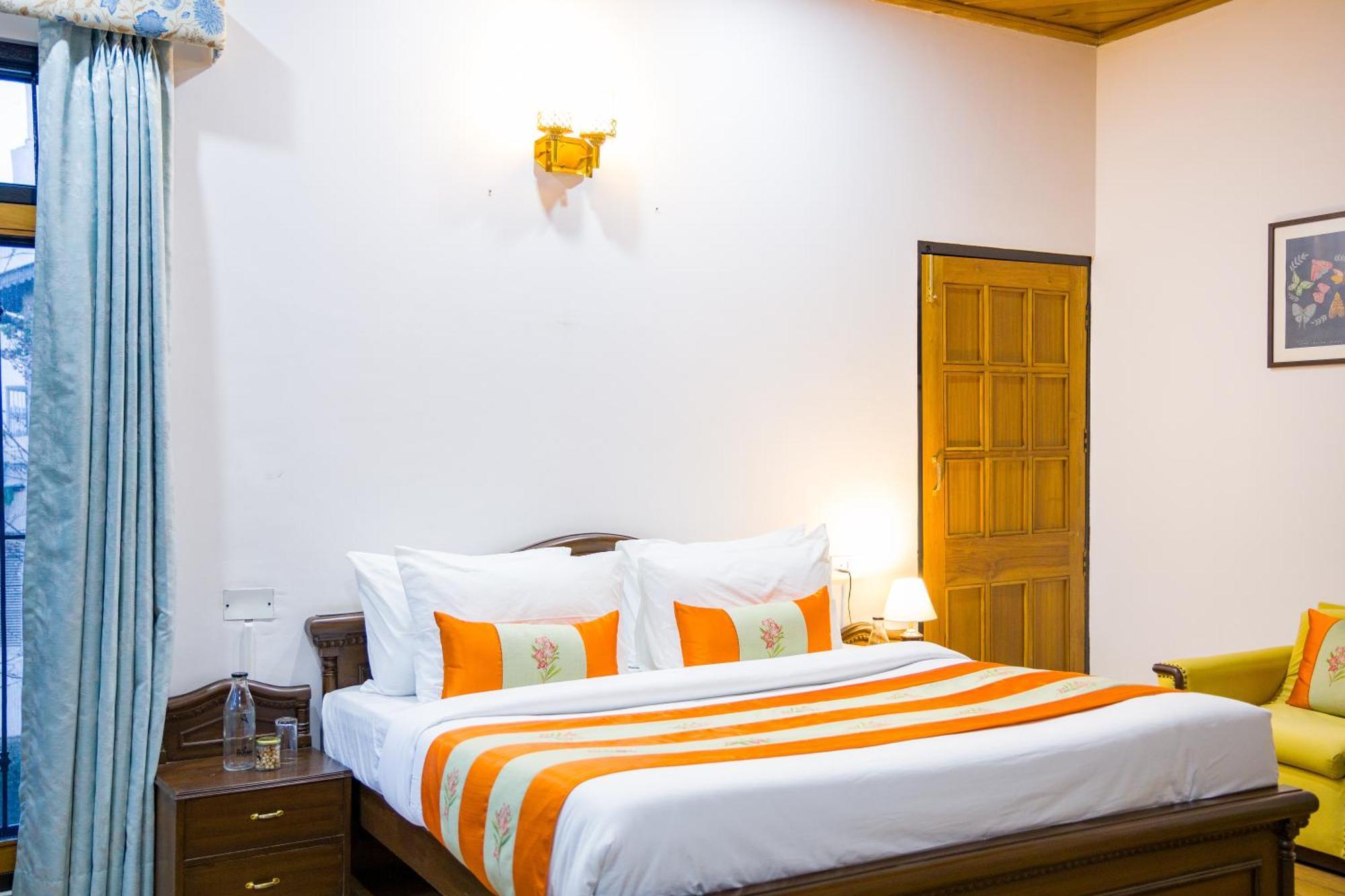 Alaya Stays Mehar Villa - 3 Bhk With Garden & Scenic Views Kasauli Esterno foto